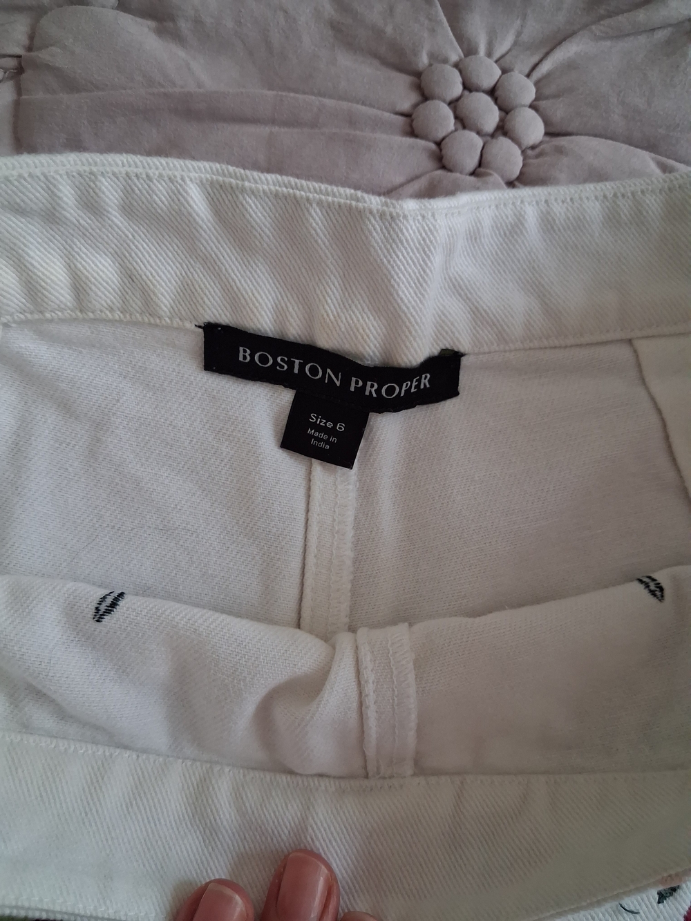 Boston Proper White Embroidered Floral Shorts 100% Cotton - Picture 3 of 3